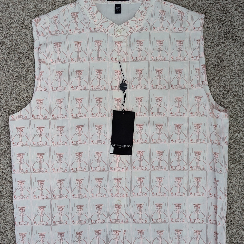 Burberry Women's Sleeveless Button Down Shirt in White and Red